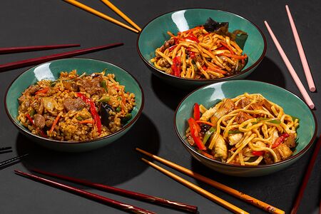 Жареный рис с овощами