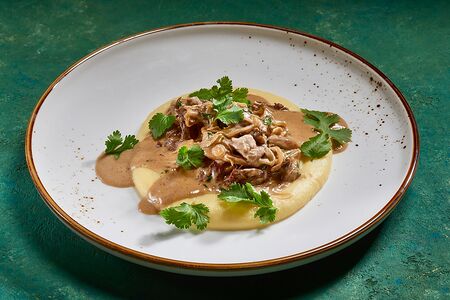 Бефстроганов с картофельным пюре