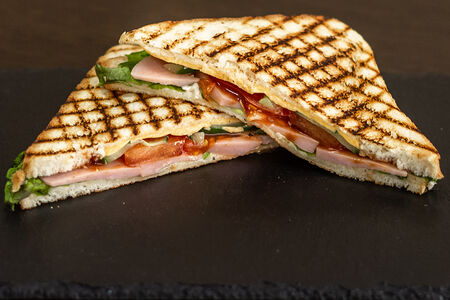 Сэндвич с ветчиной