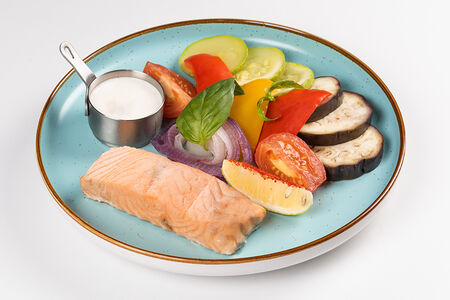 Филе семги с овощами