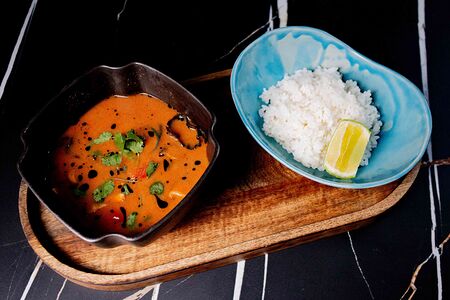 Том ям с морепродуктами