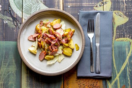 Картофельный салат с колбасками