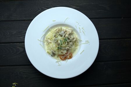 Феттучини с курицей и грибами