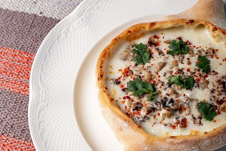 Хачапури том-кха