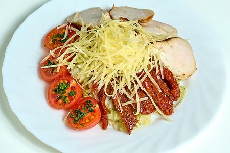 Салат с вялеными томатами