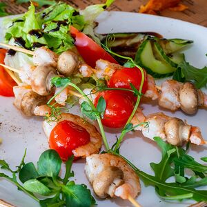 Креветки с черри и шампиньонами