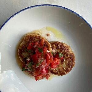 Куриные котлеты с томатной сальсой