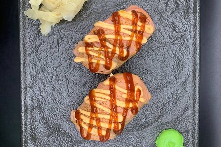 Суши с диким лососем