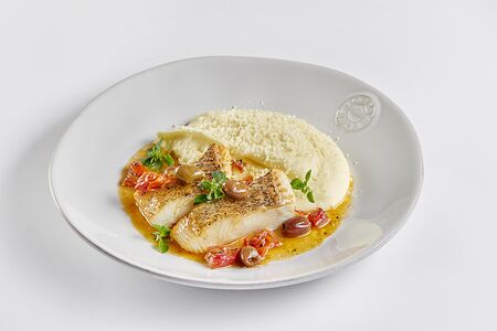 Палтус с картофелем и пармезаном