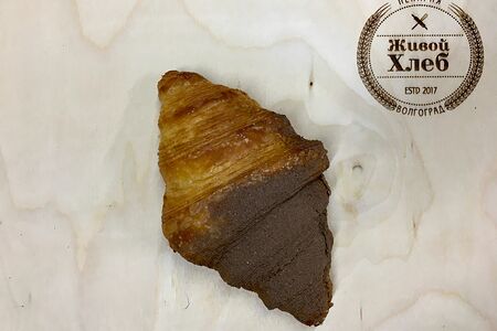 Круассан с шоколадным ганашем и цедрой апельсина