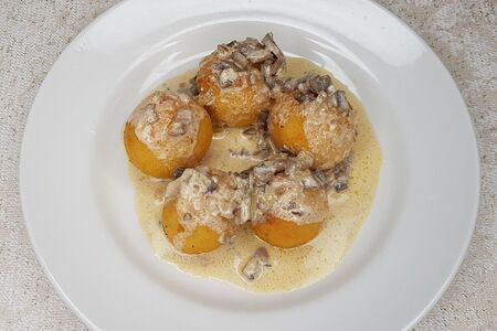 Картофельные крокеты со сливочно-грибным соусом