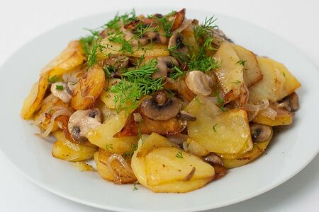 Жареный картофель с грибами