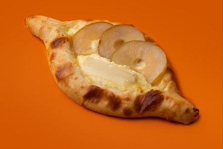 Хачапури по-аджарски с грушей