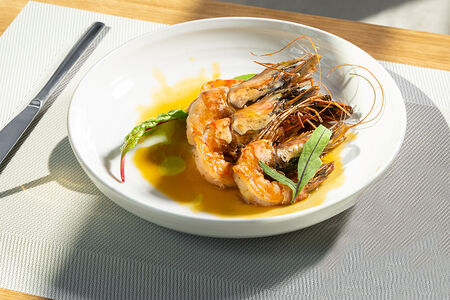 Атлантические креветки в апельсиново-карамельном соусе