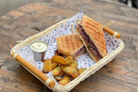 Сэндвич с брискетом