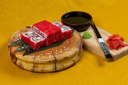 Ролл Калифорния с угрем