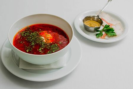 Борщ с говядиной и салом