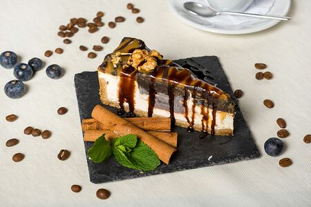Чизкейк брауни с карамелью