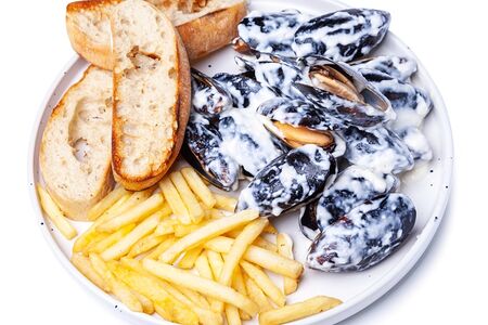 Мидии с соусом блю чиз