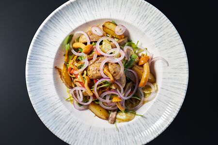 Салат с языком и маринованными опятами