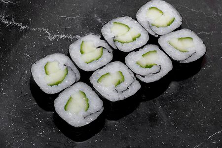 Ролл с огурцом