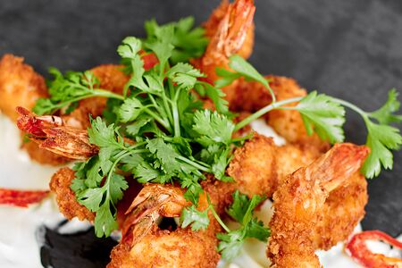 Креветки в темпуре с соусом васаби