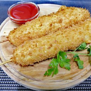 Корн-доги с чесночным соусом