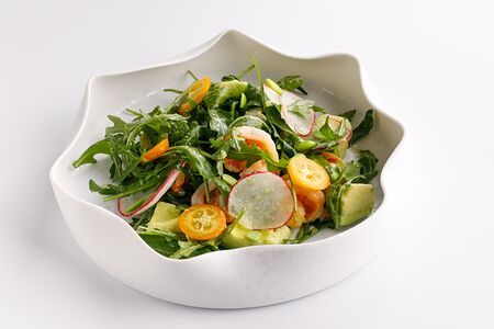 Зелёный салат с креветкой, кумкватом и юдзу