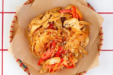 Лапша с соевым мясом