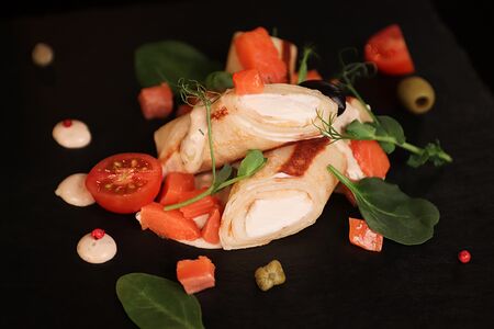 Блинчики с копчёным лососем и творожным сыром