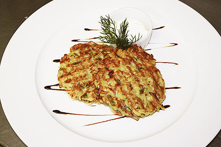 Драники картофельные со сметаной