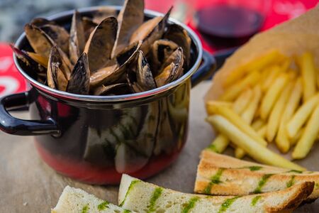 Мидии в соусе Том Ям