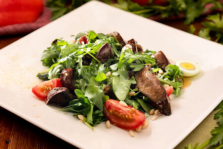 Салат теплый с печенью