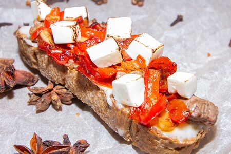 Брускетты с говядиной