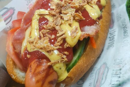 Хот-дог с сыром и беконом