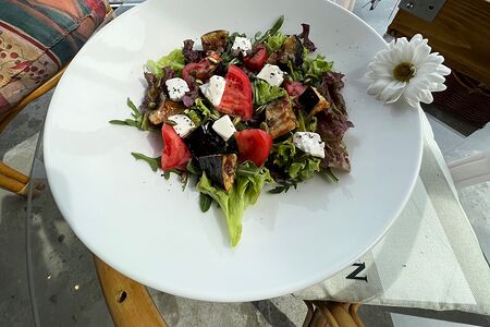 Салат из хрустящих баклажанов