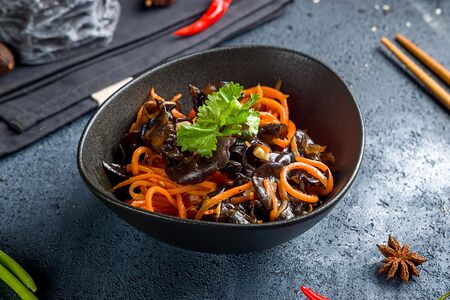 Острый салат с грибами Муэр