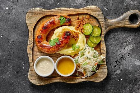 Немецкая cвиная колбаска