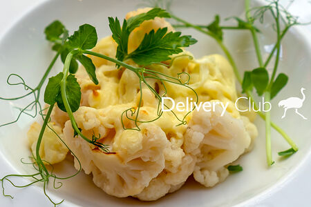 Запеченная цветная капуста под сыром