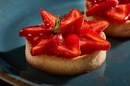 Баркетта со свежей клубникой