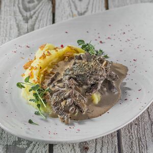 Бефстроганов с белыми грибами