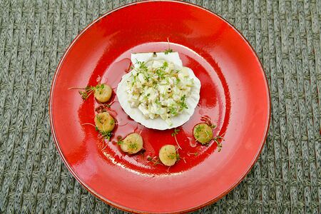 Салат с морским гребешком