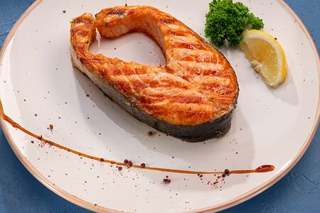 Стейк из семги на гриле