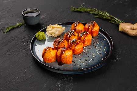 Запеченный ролл с крабом в масаго