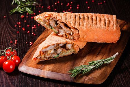 Шаурма в сырном лаваше