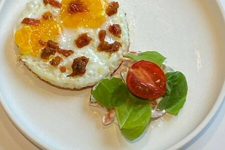 Яичница с вялеными томатами