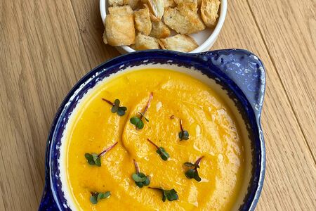 Тыквенный крем-суп на кокосовом молоке с креветкой