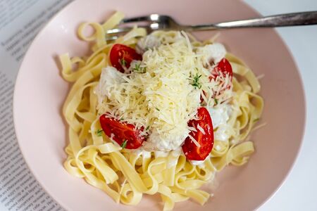 Паста с курицей и грибами