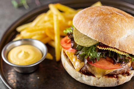 Фирменный бургер