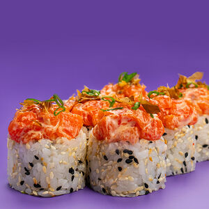 Ролл с лососем и Кимчи Майо